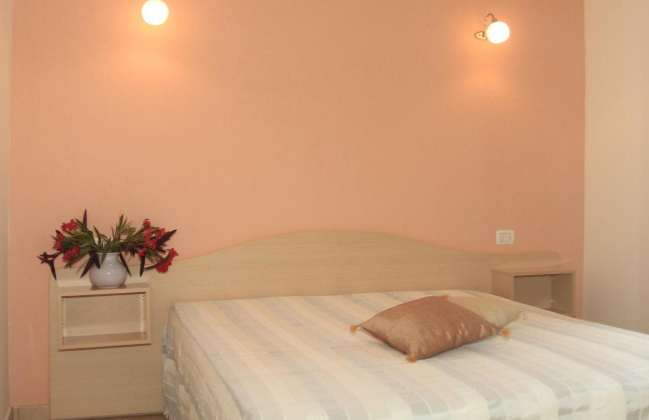 Village Valle D'Oro Aparthotel ซาน เมนาโย ภายนอก รูปภาพ