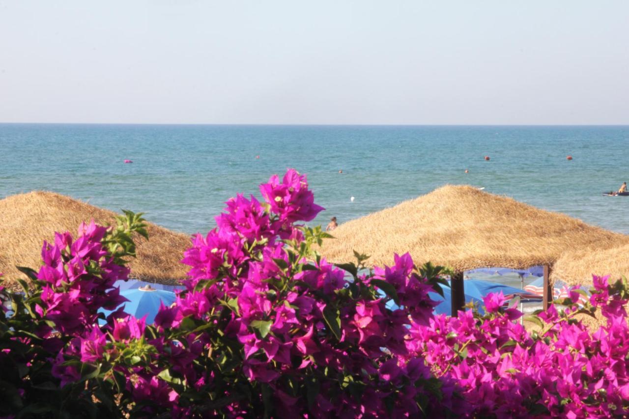 Village Valle D'Oro Aparthotel ซาน เมนาโย ภายนอก รูปภาพ